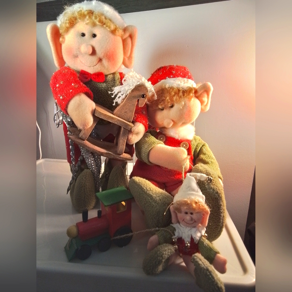 Hanna's Handiworks...3 elfs